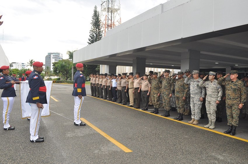 Escuela de Graduados de Comando y Estado Mayor Conjunto del MIDE recibe visita de la Fuerza Armada de la hermana República de El Salvador