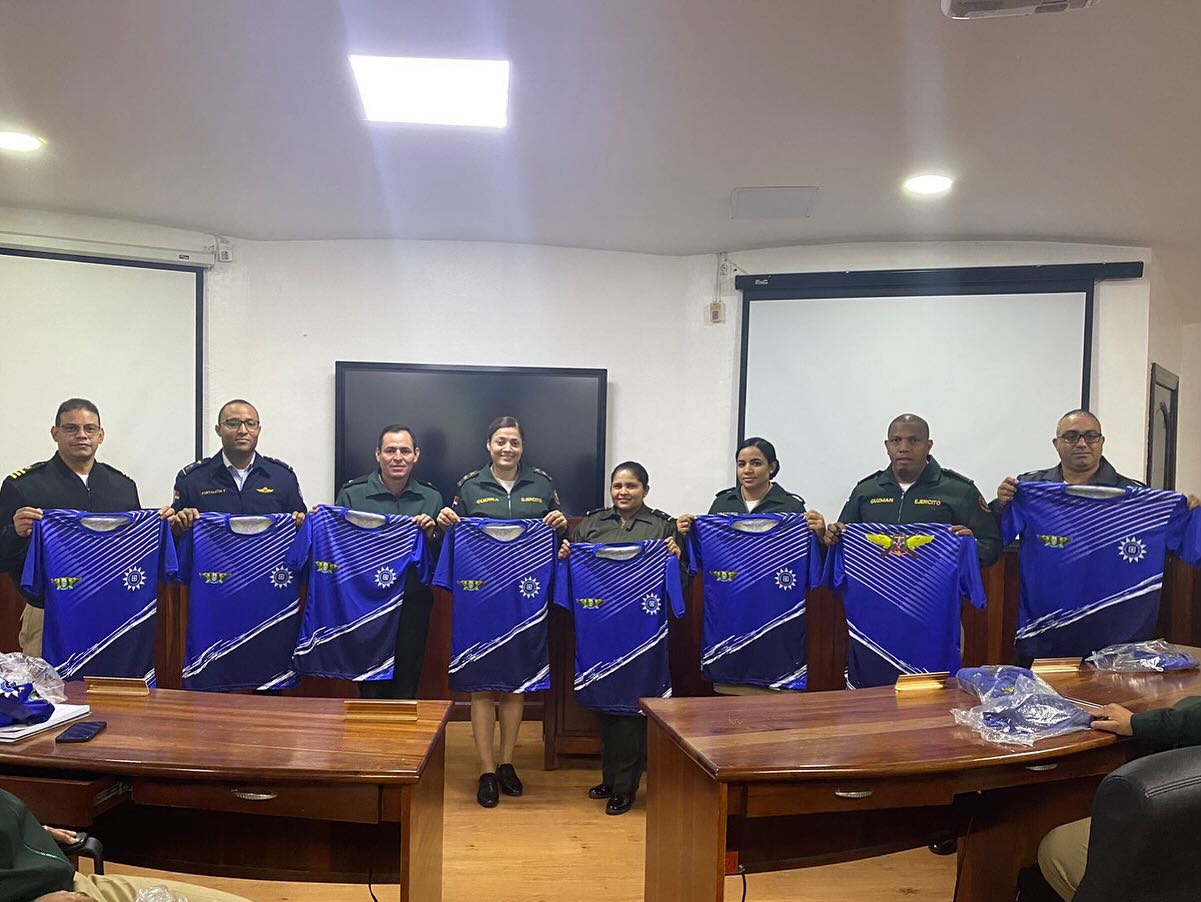 EGDC entrega uniforme deportivo a integrantes de la XLI Promoción de la Especialidad