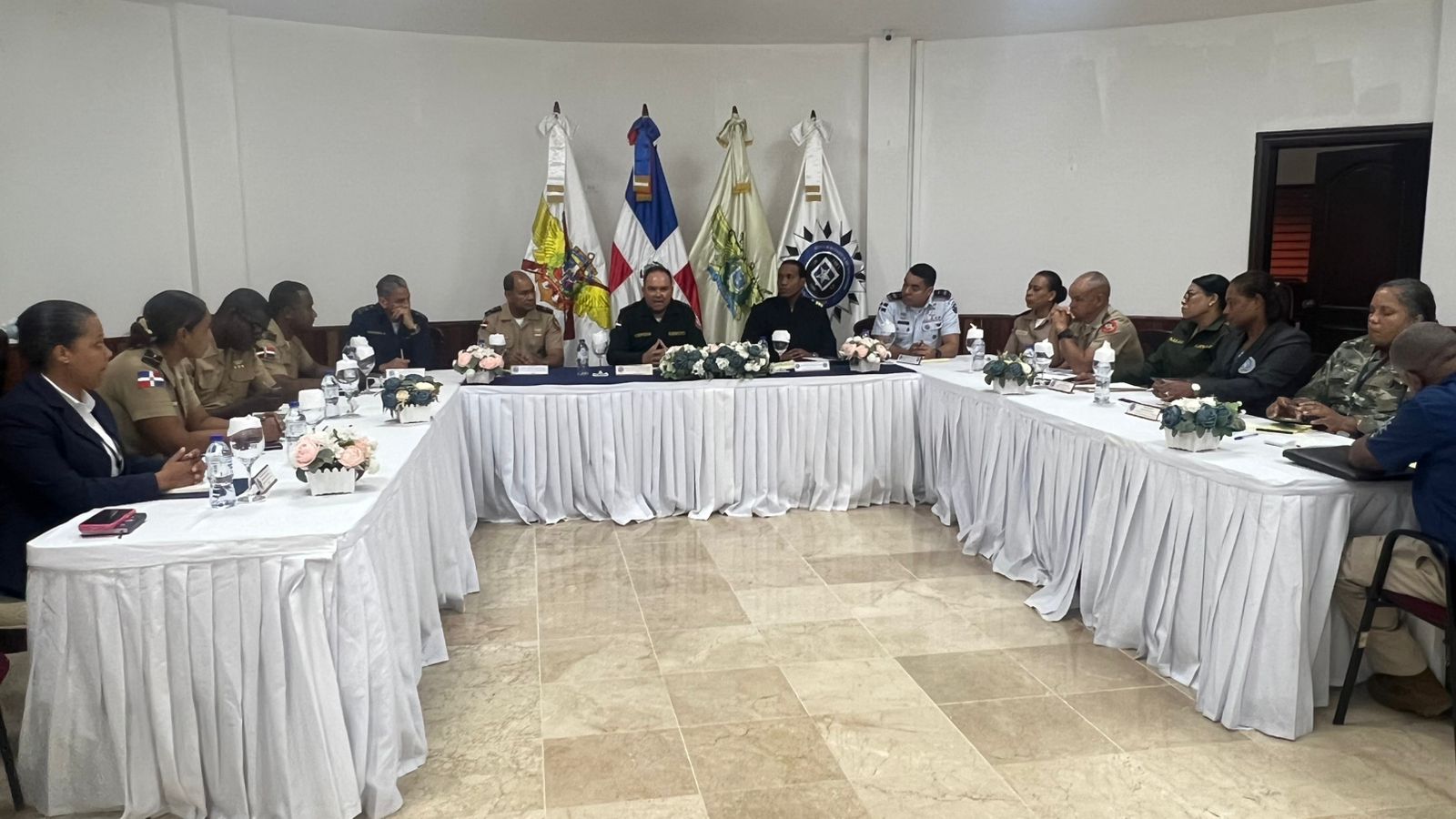 Director EGDC se reúne con plana mayor y departamentos para trazar agenda de gestión