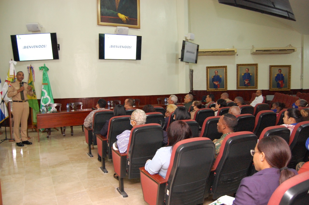 Personal administrativo EGCEMC recibe charla sobre Fundamentos Filosóficos y Doctrinarios del Cooperativismo