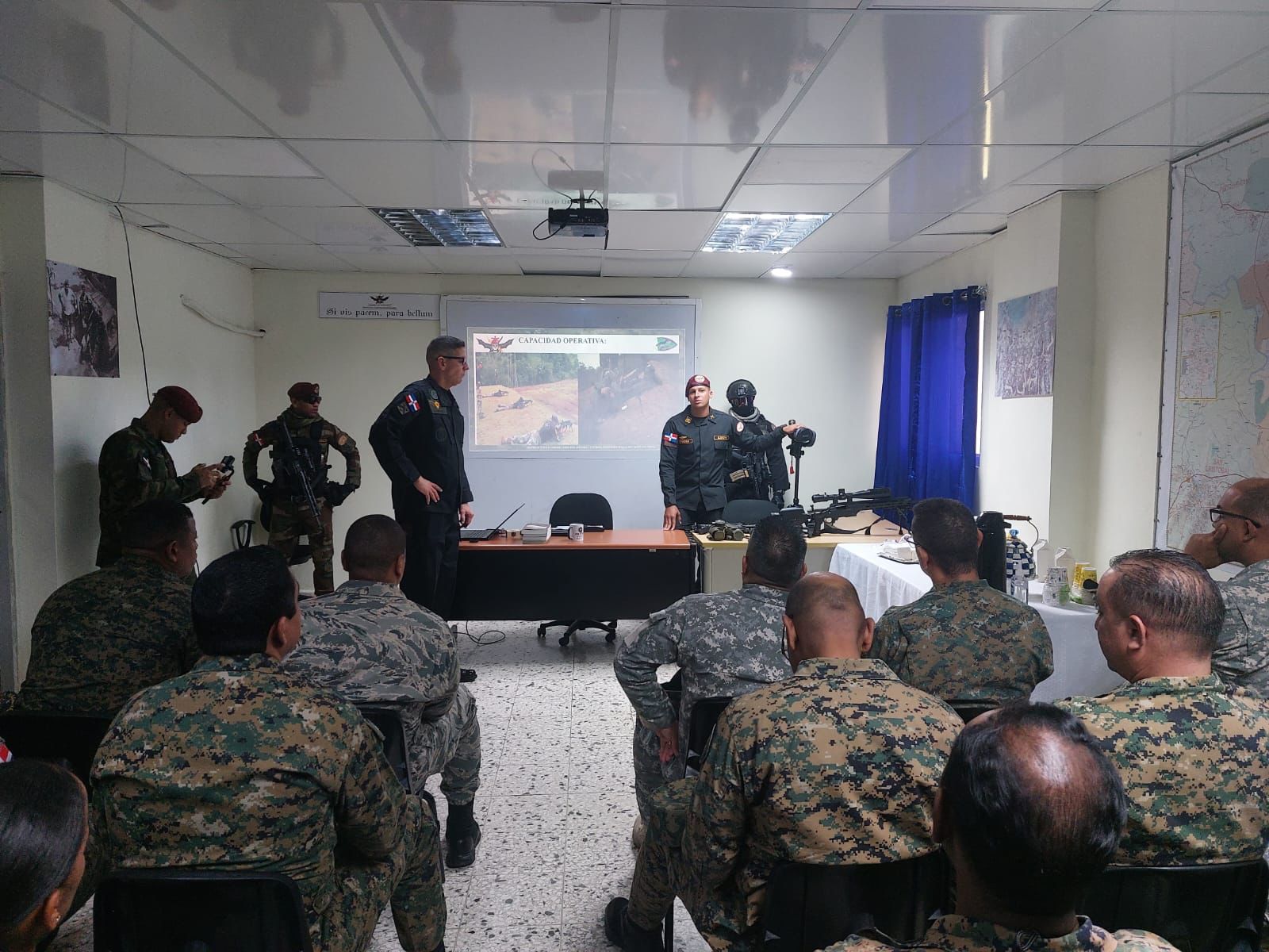 XXXIX Promoción de la Especialidad de la EGDC del MIDE visita Comando Especial Contraterrorismo
